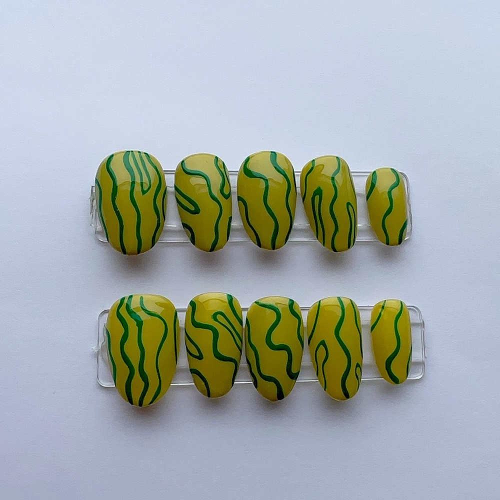 Small Round Green Swirls Luxury Press on Nails